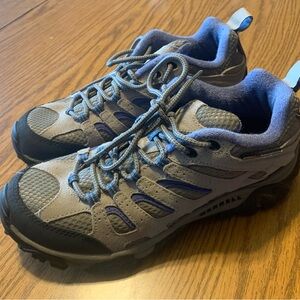 Women’s size 9 Merrell shoes